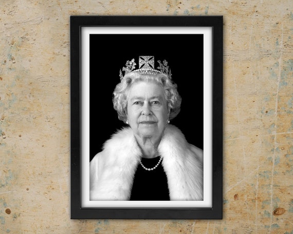 Portrait of Queen Elizabeth II Framed Print British Queen - Etsy