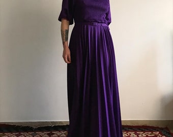 vintage purple dress from the 70s with balloon sleeves