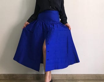 Falda midi vintage de seda azul de los años 80 en seda azul eléctrico pura.