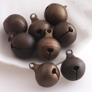Antike Bronze Jingle Bell Vintage 15mm Glocke Runde Eisen Jingle Bell mit Schleife Bell Charms FÜR Weihnachtsgeschenk Schmuckherstellung Haustierhalsband-30 Stück
