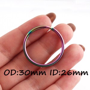 May include: A rainbow iridescent metal key ring with an outer diameter of 30mm and an inner diameter of 26mm.  OD:30mm ID:26mm