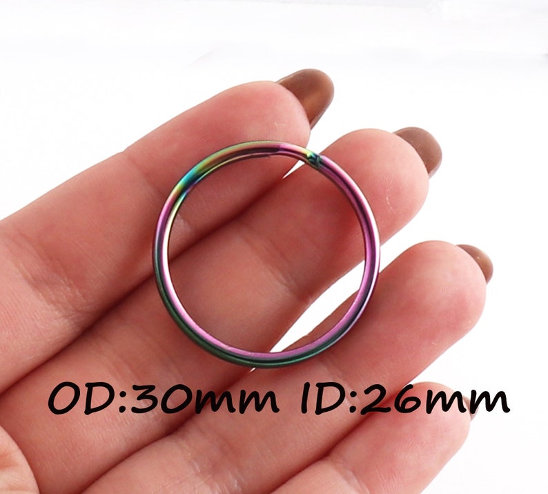 May include: A rainbow iridescent metal key ring with an outer diameter of 30mm and an inner diameter of 26mm.  OD:30mm ID:26mm
