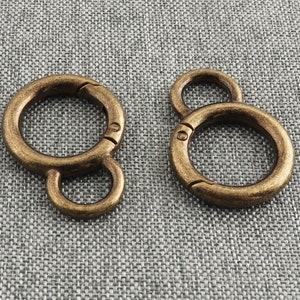 20 mm Zapięcie sprężynowe z pętlą Antyczne mosiężne pierścienie sprężynowe z metalowymi pierścieniami O-ring Karabińczyk zatrzaskowy do torebki Sprężynowy brelok do kluczy-6 szt.