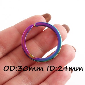 May include: A rainbow-colored metal key ring with an outer diameter of 30mm and an inner diameter of 24mm.  OD:30mm ID:24mm