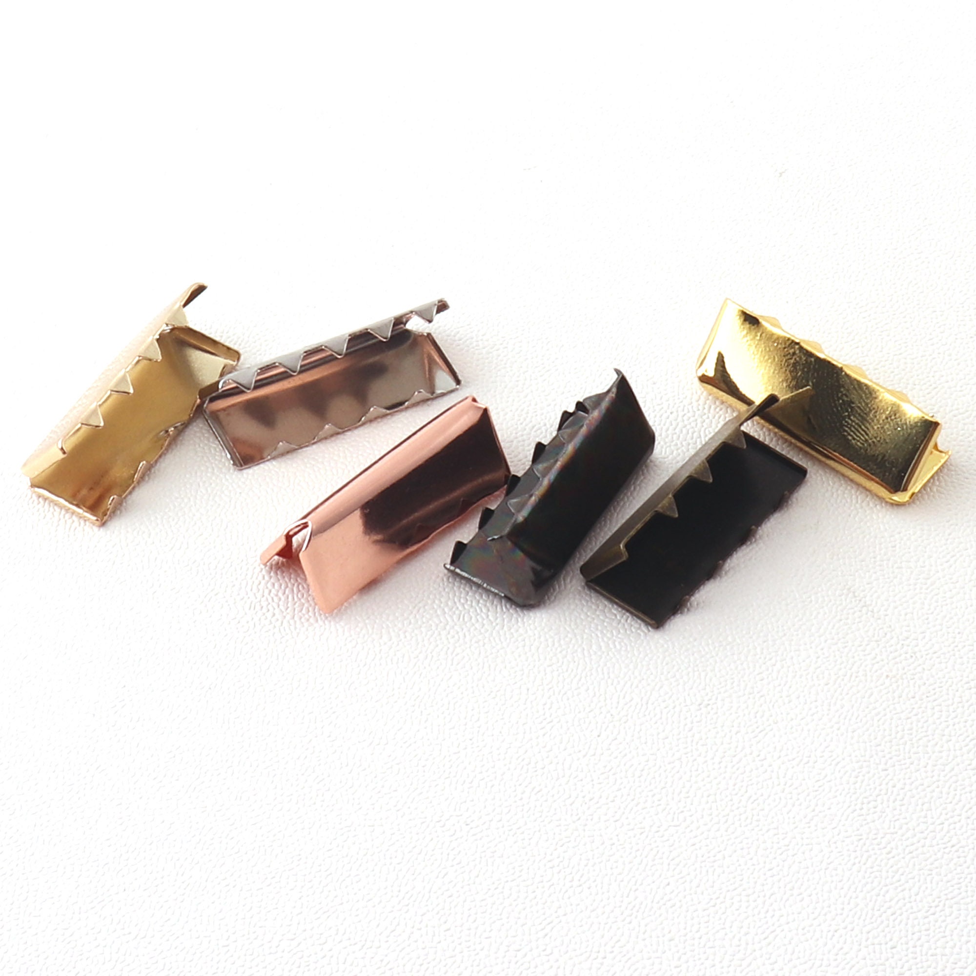 1Set 200PCS 25mm/ 35mm Long 5 Color Iron Ribbon Ends Bracelet Bookmark  Pinch Crimp Clamp End Findings Clasp Leather Cord Ends Jewelry Making  Findings