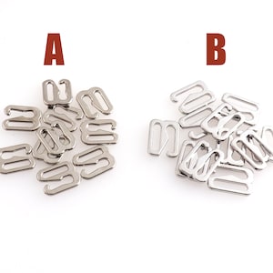 Könnte beinhalten: Zwei Stapel silberner Metall-BH-Gurtband-Versteller. Die Versteller sind achteckig. Der Stapel links ist mit "A" und der Stapel rechts mit "B" gekennzeichnet.