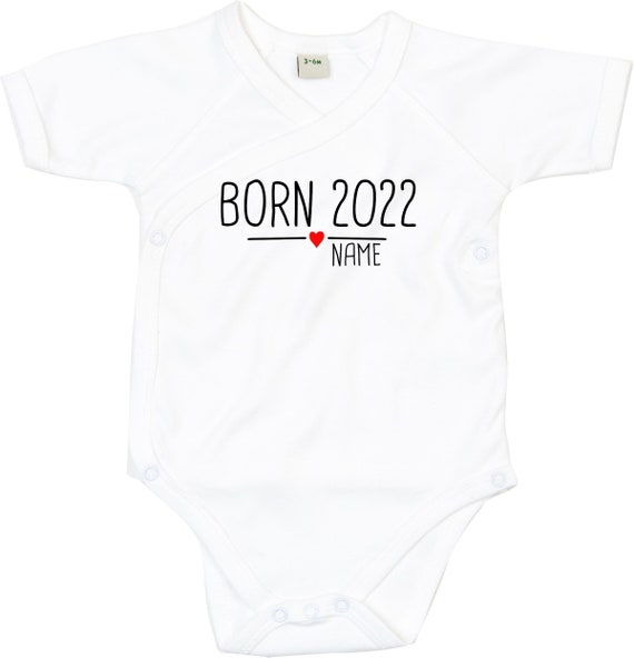 kleckerliese Wickel Baby Body "Born 2022 Herz Wunschname Wunschtext" Babybody Strampler Wickelbody Organic Kimono Kurzarm