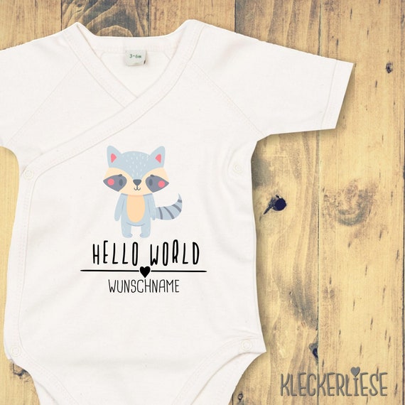 Wickelbody mit Wunschtext "Hello World Waschbär Wunschname" Babybody Strampler Wickelbody Organic Kimono Kurzarm Baby Body