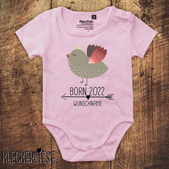kleckerliese Babybody Body mit Wunschname "Born 2022 Tiermotiv Pfeil Wunschname Name Text Vogel" Fair Wear, Bio, Organic Baby Jungen Mädchen