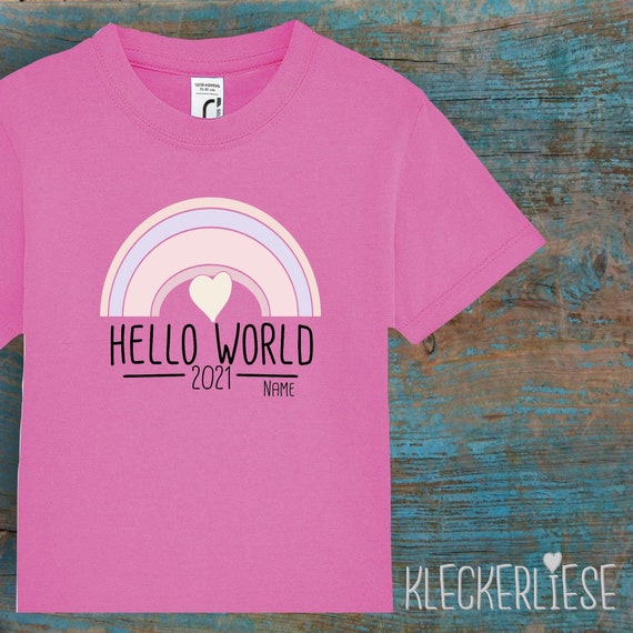 Kinder Baby Shirt mit Wunschname Kleinkind "Hello World 2021 Regenbogen Wunschname" T-Shirt Jungen Mädchen