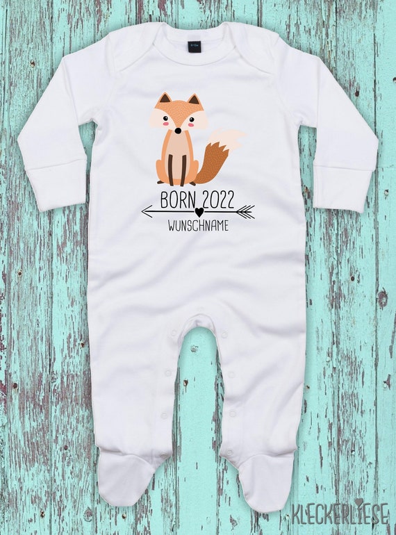 Baby Schlafanzug mit Wunschtext "Born 2022 Tiermotiv Pfeil Wunschname Name Text Fuchs" Sleepsuit Langarm Jungen Mädchen Einteiler Strampler