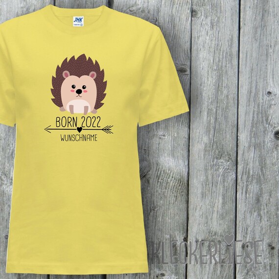 Kinder T-Shirt mit Wunschname "Born 2022 Tiermotiv Pfeil Wunschname Name Text Igel" Shirt Jungen Mädchen Baby Kind