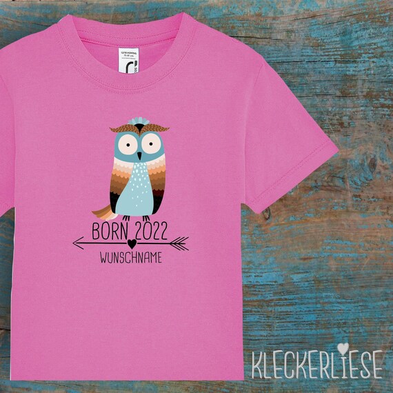 Kinder Baby Shirt mit Wunschname Kleinkind "Born 2022 Tiermotiv Pfeil Wunschname Name Text Eule" T-Shirt Jungen Mädchen