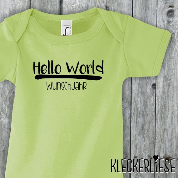 Baby Body mit Wunschname "Hello World Wunschjahr" Babybody Strampler Jungen Mädchen
