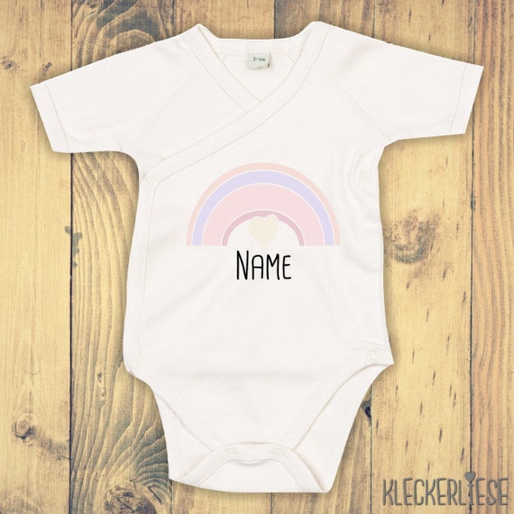 Wickelbody mit Wunschtext "Regenbogen mit Wunschname" Babybody Strampler Wickelbody Organic Kimono Kurzarm Baby Body