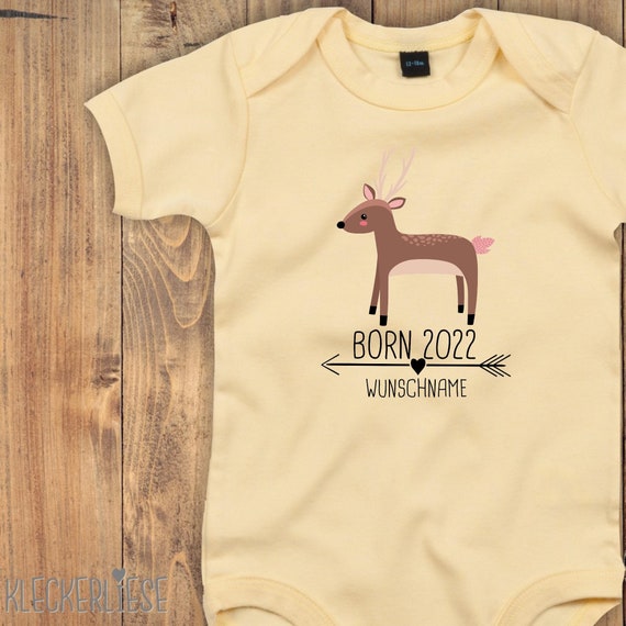 Baby Body mit Wunschtext "Born 2022 Tiermotiv Pfeil Wunschname Name Text Reh" Babybody Strampler Jungen Mädchen Kurzarm