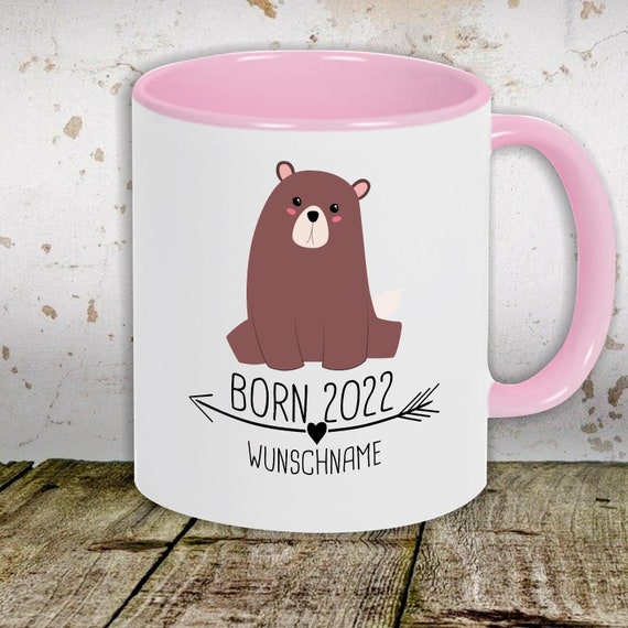 Kaffeetasse mit Wunschnamen Tasse Motiv "Born 2022 Tiermotiv Pfeil Wunschname Name Text Bär" Tasse Teetasse Milch Kakao