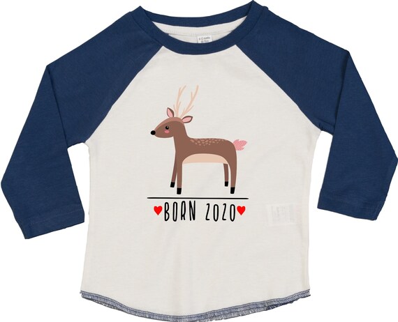 Kleckerliese Baby Kinder T-Shirt Langarmshirt  "Born 2020 Tiermotiv Reh" Raglan-Ärmel Jungen Mädchen