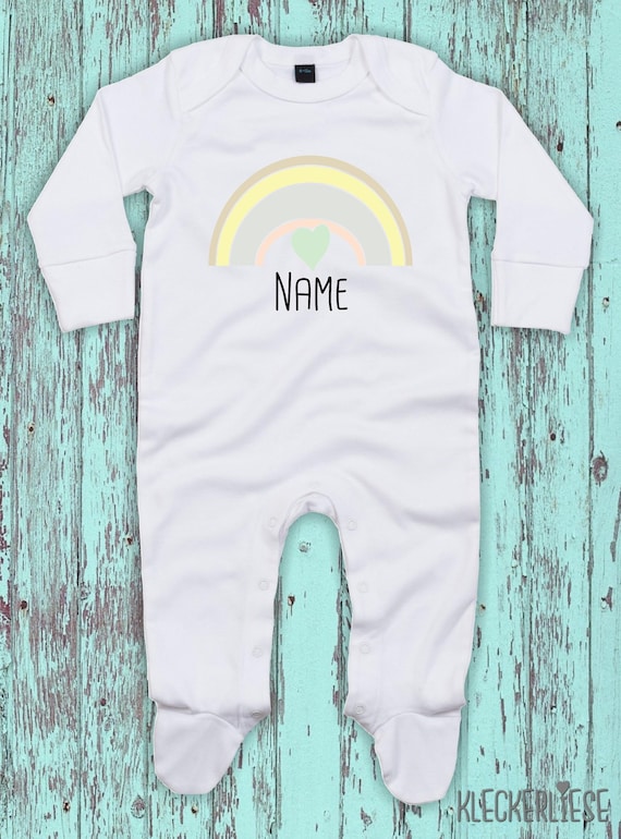 Baby Schlafanzug mit Wunschtext "Regenbogen mit Wunschname" Sleepsuit Langarm Jungen Mädchen Einteiler Strampler