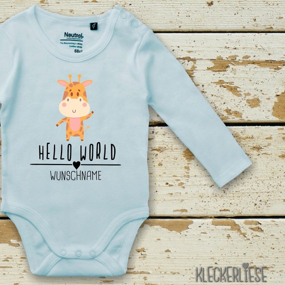 Langarm Body mit Wunschname Babybody "Hello World Giraffe Wunschname" Fair Wear Bio Organic