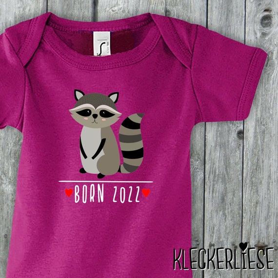 Baby Body "Born 2022 Tiermotiv Waschbär" Babybody Strampler Jungen Mädchen