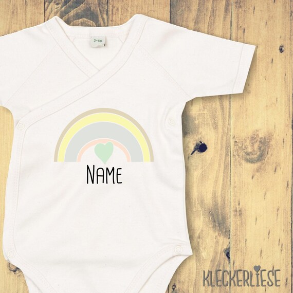 Wickelbody mit Wunschtext "Regenbogen mit Wunschname" Babybody Strampler Wickelbody Organic Kimono Kurzarm Baby Body