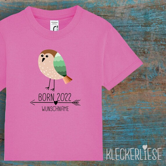 Kinder Baby Shirt mit Wunschname Kleinkind "Born 2022 Tiermotiv Pfeil Wunschname Name Text Vogel" T-Shirt Jungen Mädchen