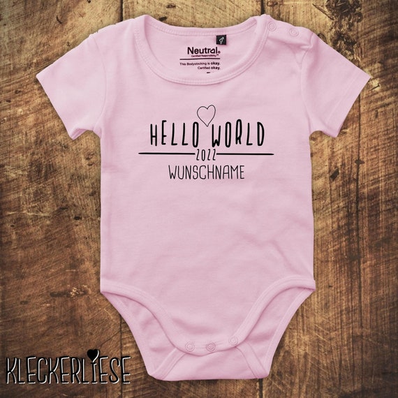 kleckerliese Babybody Body mit Wunschname "Hello World 2022 Wunschname" Fair Wear, Bio, Organic Baby Jungen Mädchen