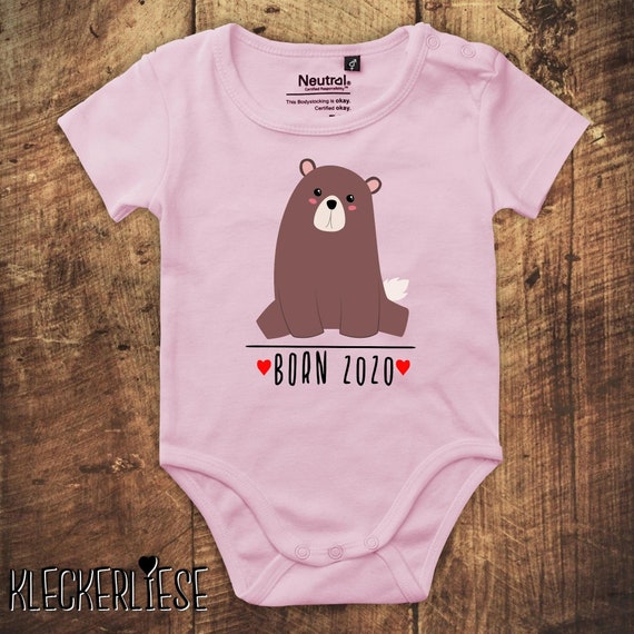 kleckerliese Babybody Body "Born 2020 Tiermotiv Bär" Fair Wear Jungen Mädchen Motiv Aufdruck