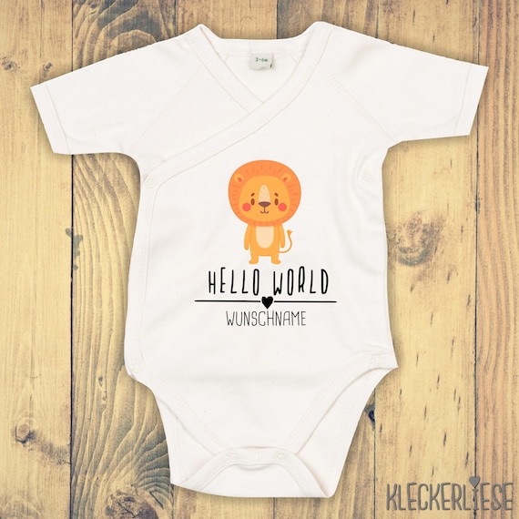 Wickelbody mit Wunschtext "Hello World Löwe Wunschname" Babybody Strampler Wickelbody Organic Kimono Kurzarm Baby Body