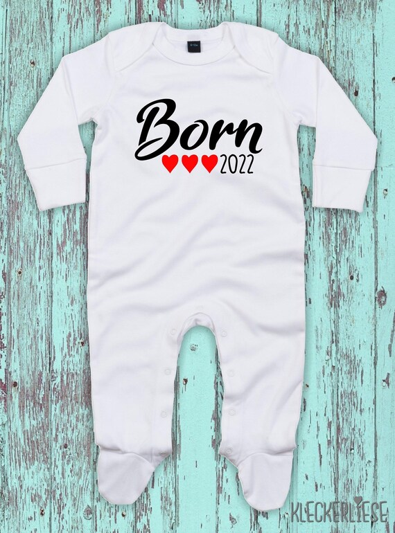 Baby Schlafanzug mit Wunschtext "Born Herzen Wunschzahl Wunsch Datum" Sleepsuit Langarm Jungen Mädchen Einteiler Strampler