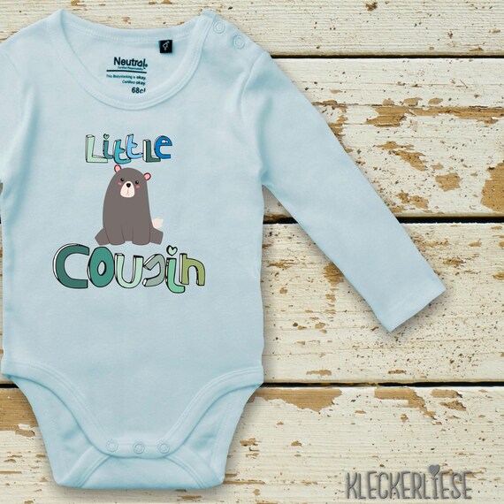 kleckerliese Langarm Babybody "Little Cousin Braunbär Bär" Baby Body Jungen Mädchen Longsleeve Fair Wear