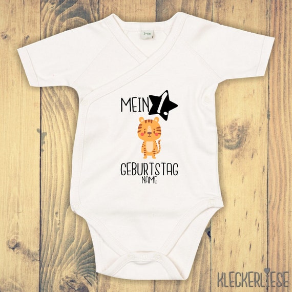 Wickelbody mit Wunschtext "Mein 1. Geburtstag Tiger mit Wunschname" Babybody Strampler Wickelbody Organic Kimono Kurzarm Baby Body