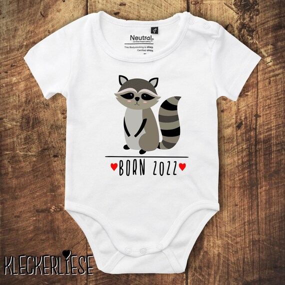 kleckerliese Babybody Body "Born 2022 Tiermotiv Waschbär" Fair Wear, Bio, Organic Baby Jungen Mädchen