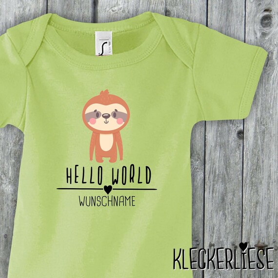 Baby Body mit Wunschname "Hello World Faultier Wunschname" Babybody Strampler Jungen Mädchen