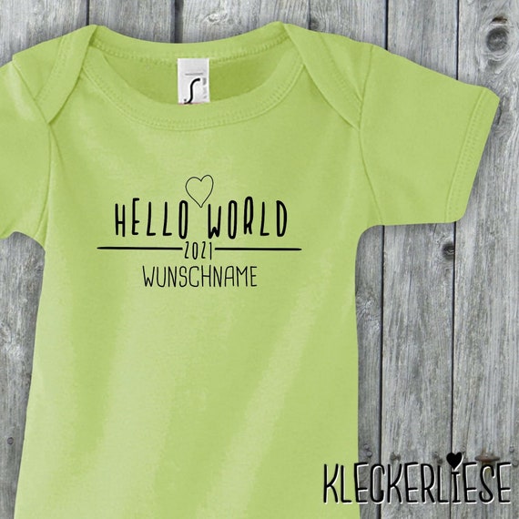 Baby Body mit Wunschname "Hello World 2021 Wunschname" Babybody Strampler Jungen Mädchen