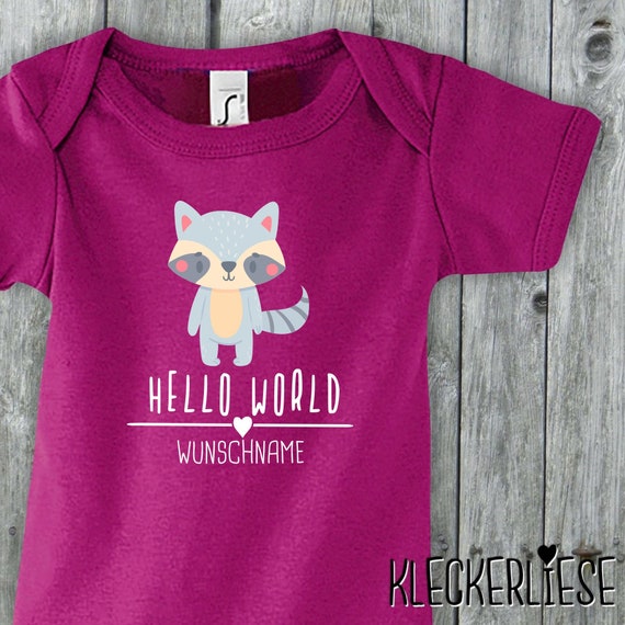 Baby Body mit Wunschname "Hello World Waschbär Wunschname" Babybody Strampler Jungen Mädchen