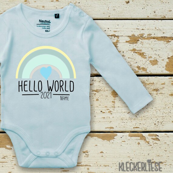 Langarm Body mit Wunschname Babybody "Hello World 2021 Wunschname" Fair Wear Bio Organic