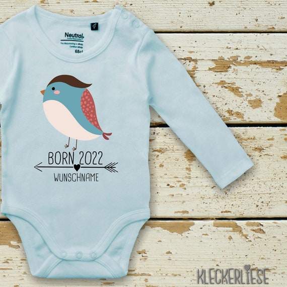 Langarm Body mit Wunschname Babybody "Born 2022 Tiermotiv Pfeil Wunschname Name Text Vogel" Fair Wear Bio Organic