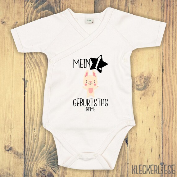 Wickelbody mit Wunschtext "Mein 1. Geburtstag Hase mit Wunschname" Babybody Strampler Wickelbody Organic Kimono Kurzarm Baby Body