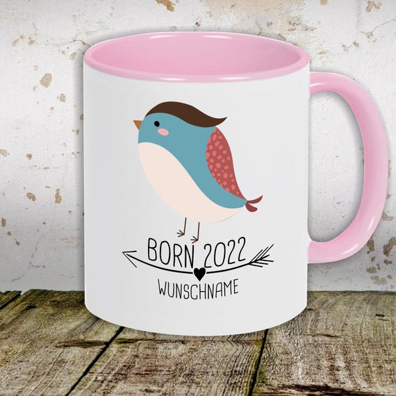 Kaffeetasse mit Wunschnamen Tasse Motiv "Born 2022 Tiermotiv Pfeil Wunschname Name Text Vogel" Tasse Teetasse Milch Kakao