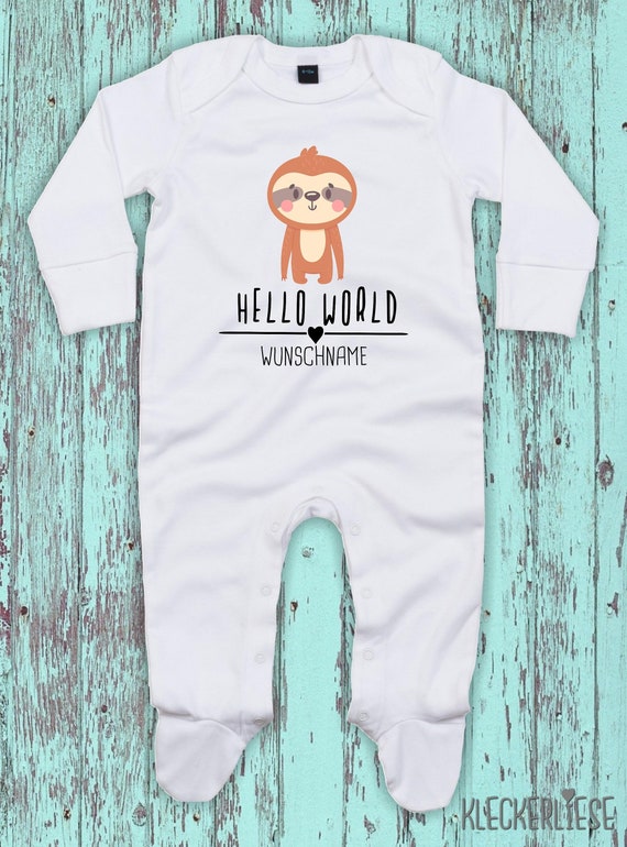 Baby Schlafanzug mit Wunschtext "Hello World Faultier Wunschname" Sleepsuit Langarm Jungen Mädchen Einteiler Strampler