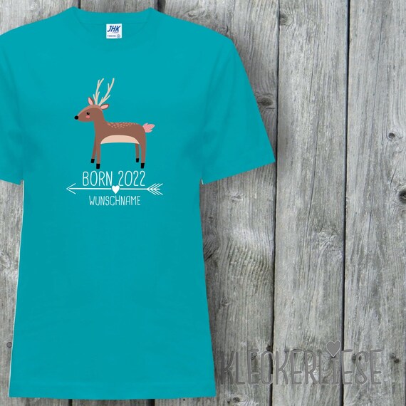 Kinder T-Shirt mit Wunschname "Born 2022 Tiermotiv Pfeil Wunschname Name Text Reh" Shirt Jungen Mädchen Baby Kind
