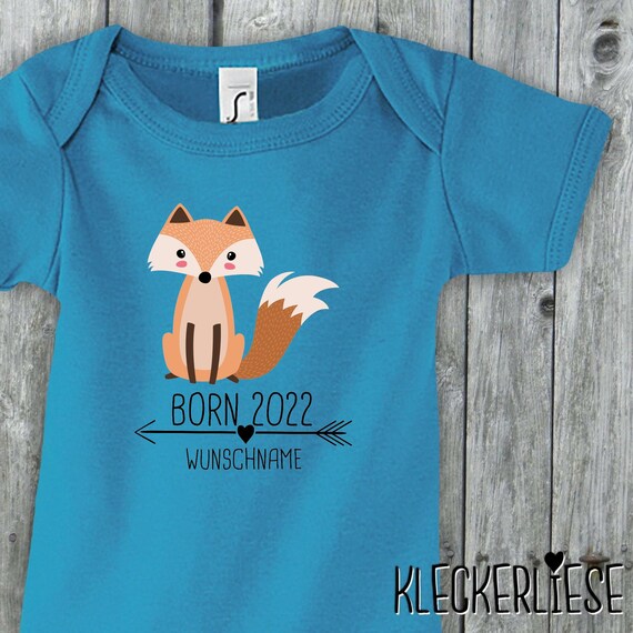 Baby Body mit Wunschname "Born 2022 Tiermotiv Pfeil Wunschname Name Text Fuchs" Babybody Strampler Jungen Mädchen