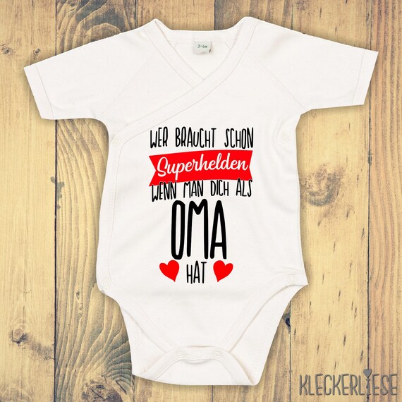 Wickel Baby Body " Wer braucht schon Superhelden wenn man dich als Oma hat" Babybody Strampler