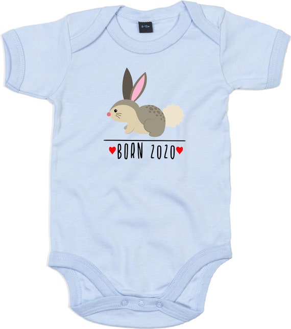 kleckerliese Baby Body "Born 2020 Tiermotiv Hase" Babybody Strampler Jungen Mädchen Kurzarm