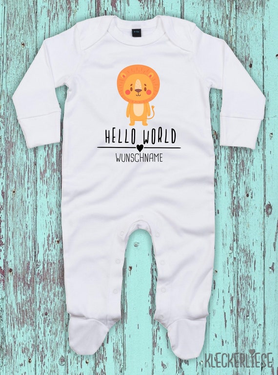 Baby Schlafanzug mit Wunschtext "Hello World Löwe Wunschname" Sleepsuit Langarm Jungen Mädchen Einteiler Strampler
