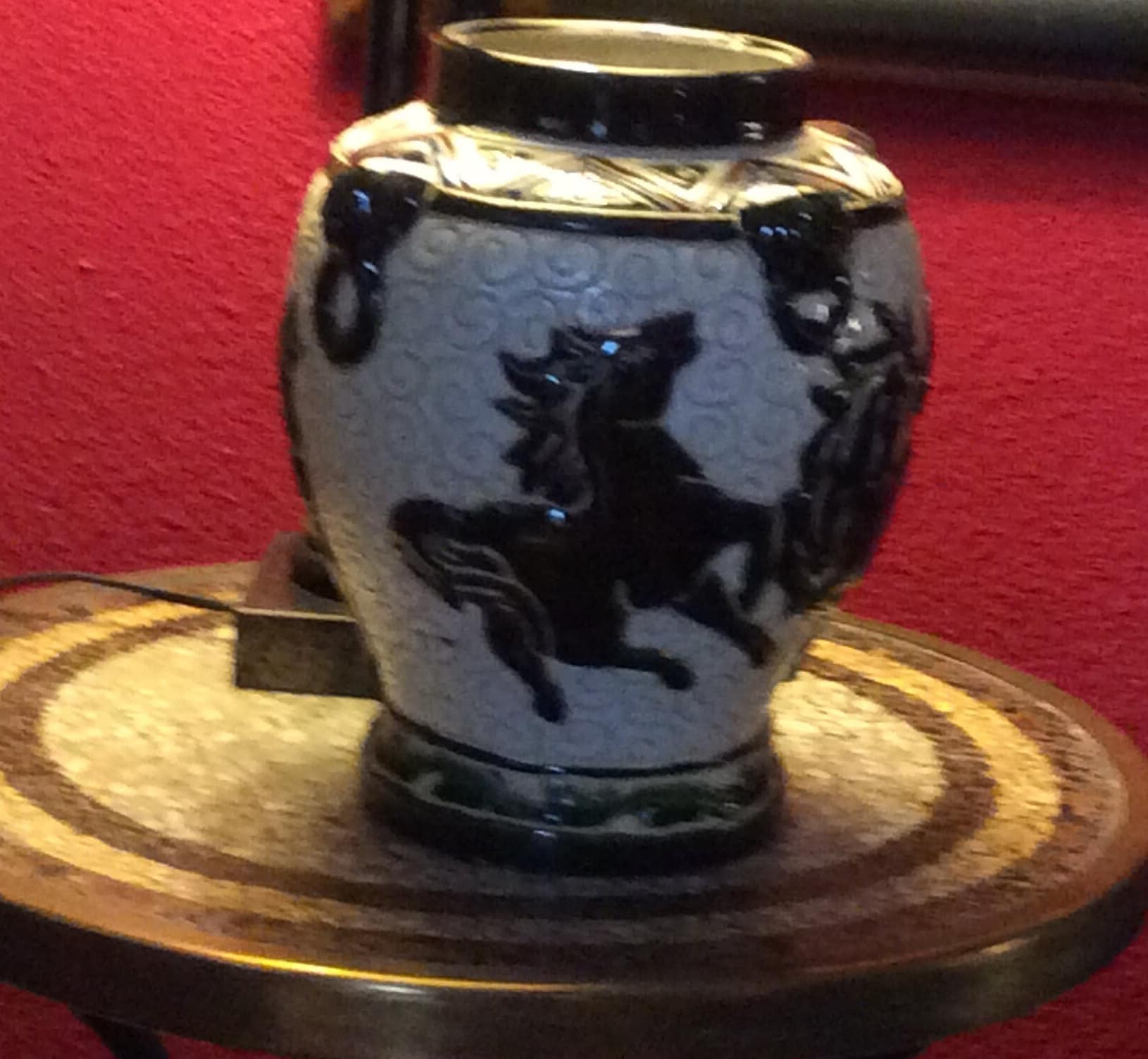 Vase Chinois en Céramique H 28x22 de Diamètre Représentant Des Chevaux Fougueux