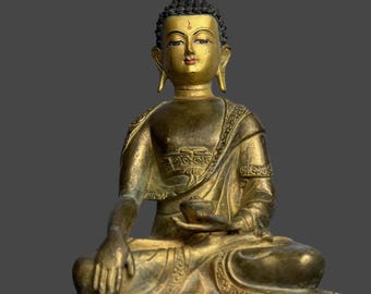 Large Antique Fire-Gilded Bronze Shakyamuni Buddha • 29 cm • Tibet / Nepal, late 19th – early 20th century