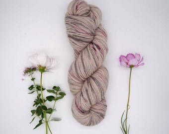 Hand Dyed Speckled Sockyarn - Merino Lino 100g "Rose Campion" - fingering weight, naturally dyed, non-superwash, plastic free